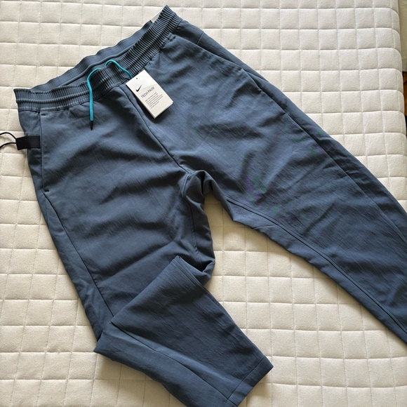 Nike Men’s Slate Blue Athletic Pants